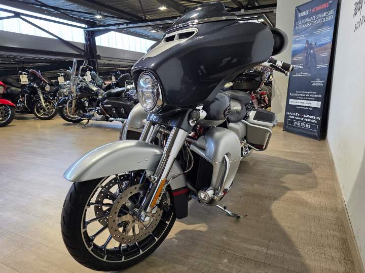 moto Harley occasion TOURING STREET GLIDE 1923 CVO 